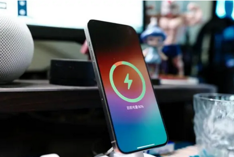 淇滨苹果15换屏服务分享用什么充电器给iPhone15充电更好 
